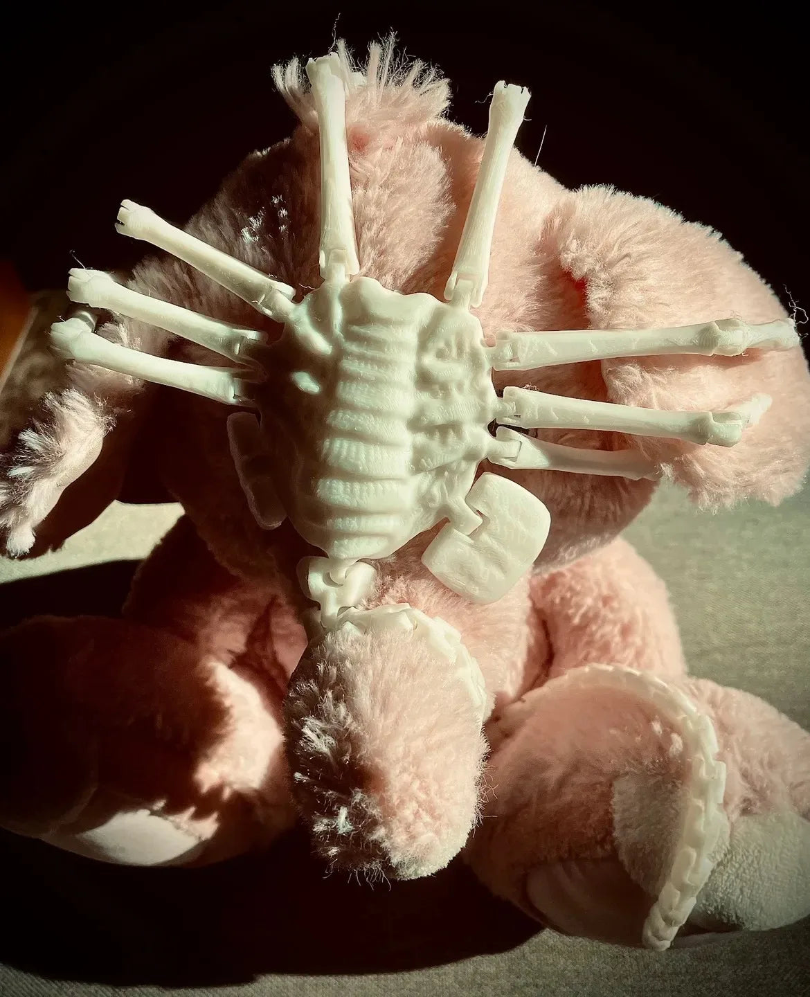Facehugger Replica Prop – Articulated Alien Horror Collectible