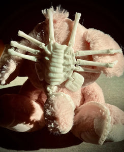 Facehugger Replica Prop – Articulated Alien Horror Collectible