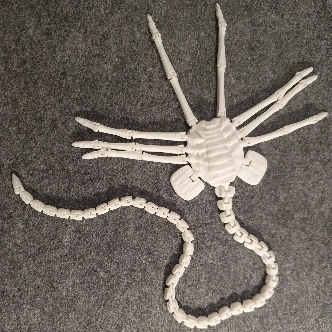 Facehugger Replica Prop – Articulated Alien Horror Collectible